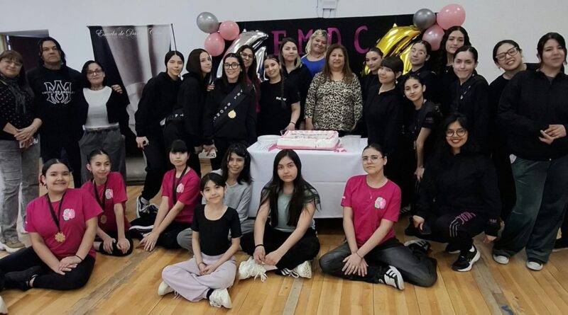 Escuela Municipal de Danzas Clásicas celebró 44 años de trayectoria