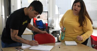 Avanza el trayecto formativo de Operador de Máquinas para la Confección de Indumentaria en el Aula Taller Móvil