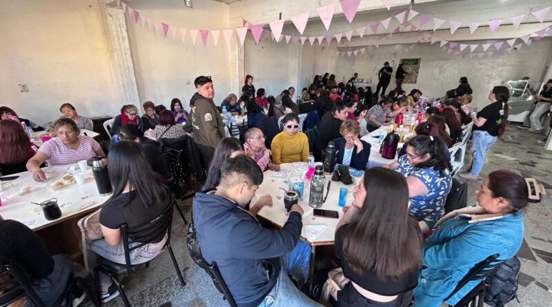 Las madres fueron agasajadas con un mate bingo en el barrio Miramar