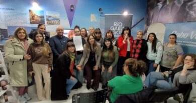 La Mesa de Mujeres de Caleta Olivia recibió una declaración de interés por sus ciclos de conversatorios
