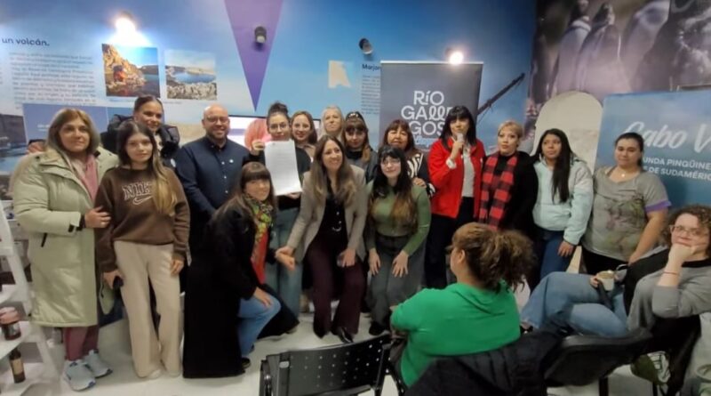 La Mesa de Mujeres de Caleta Olivia recibió una declaración de interés por sus ciclos de conversatorios