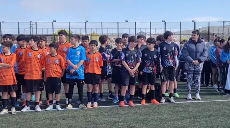 El Colegio Secundario N° 20 de Caleta Olivia inauguró el torneo de fútbol en memoria de Darío Hernández
