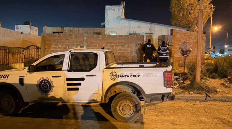 Allanamiento positivo en Caleta Olivia: secuestran elementos de interés en una causa por hurto imputada a “Kiko” Arancibia