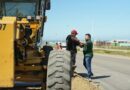 La Municipalidad trabaja en el reacondicionamiento de banquinas en el acceso sur de la Ruta Nacional N° 3