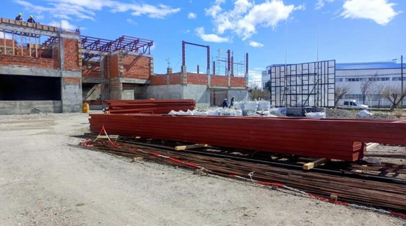 Obras que se hacen realidad: la Escuela Preuniversitaria presenta más de un 45 por ciento de avance