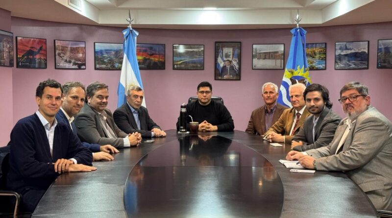Vidal y Laredo Oil analizaron nuevas inversiones para seguir recuperando la producción petrolera en Santa Cruz