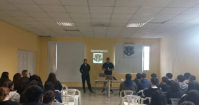 La Policía de Santa Cruz brindó charlas preventivas sobre el consumo de estupefacientes en Caleta Olivia