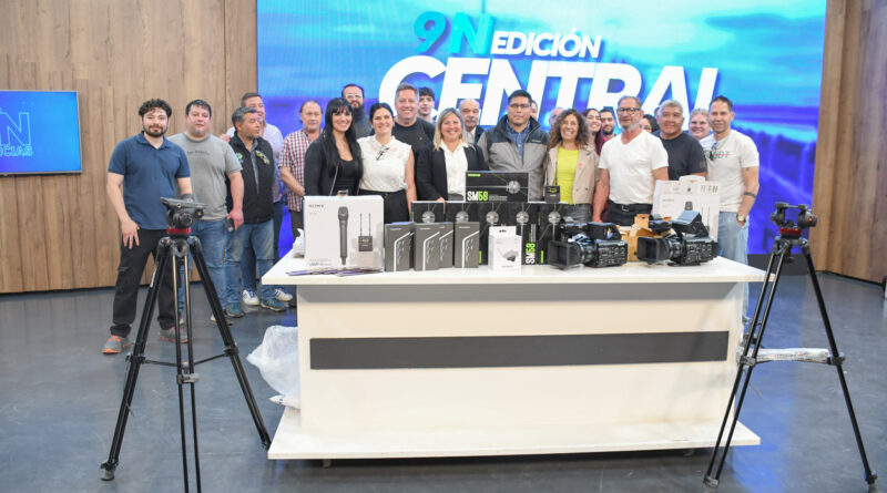 Vidal entregó equipamiento y anuncio nuevas inversiones para fortalecer Canal 9 de Santa Cruz