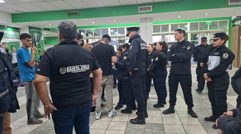 Controles de seguridad y detección de irregularidades durante el recital de Don Osvaldo