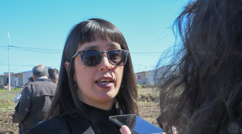 Nerina Coronel: “Esta entrega representa la alegría de todos estos vecinos y vecinas que esperaron tantos años”