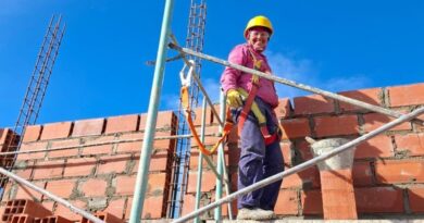 Celeste Robledo, ayudante de albañil: “La mujer también puede dedicarse a cosas grandes” como la construcción del hogar propio