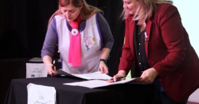 Salud firmó convenio para profundizar la atención de consumos problemáticos y el acompañamiento oncológico
