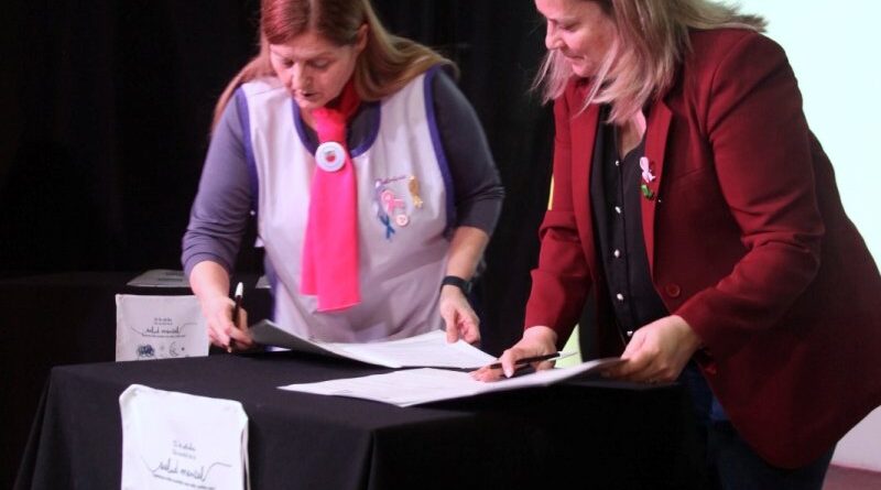Salud firmó convenio para profundizar la atención de consumos problemáticos y el acompañamiento oncológico