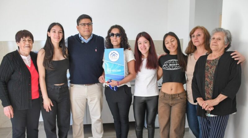 Marcela y sus tres hijas comienzan una nueva etapa en su casa propia